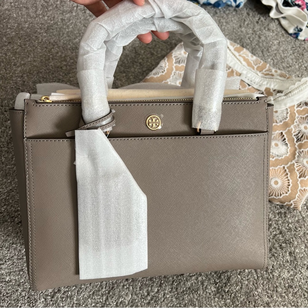 Tory Burch classic Robinson satchel bag NWT crossbody - Picture 4 of 16